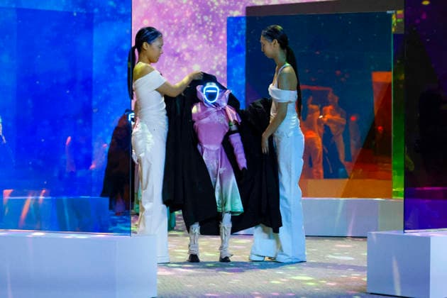 Humanoid robots take over the runway at Seoul s new enter-tech venue in South Korea Humanoid robots and models perform on the runway during a robot fashion show at Galaxy Robot Park in Seoul, South Korea, on May 28, 2026. Galaxy Corporation, the entertainment firm behind K-pop stars including G-Dragon and Taemin, opened the park on May 15 as what it describes as the world s first robot-themed entertainment venue, where humanoid robots perform choreographed concerts, drawing demonstrations and fashion shows as part of its enter-tech concept blending robotics with K-pop culture. Seoul South Korea  Copyright: xMatrixxImages JungxUi-Chelx