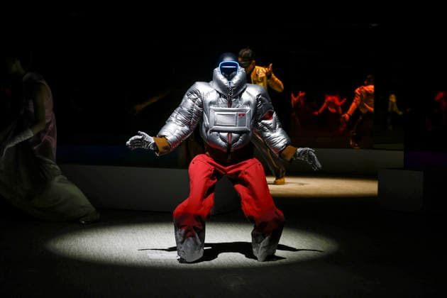 Humanoid robots take over the runway at Seoul s new enter-tech venue in South Korea Humanoid robots and models perform on the runway during a robot fashion show at Galaxy Robot Park in Seoul, South Korea, on May 28, 2026. Galaxy Corporation, the entertainment firm behind K-pop stars including G-Dragon and Taemin, opened the park on May 15 as what it describes as the world s first robot-themed entertainment venue, where humanoid robots perform choreographed concerts, drawing demonstrations and fashion shows as part of its enter-tech concept blending robotics with K-pop culture. Seoul South Korea  Copyright: xMatrixxImages JungxUi-Chelx