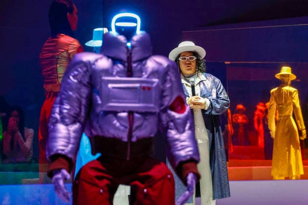 Humanoid robots take over the runway at Seoul s new enter-tech venue in South Korea Humanoid robots and models perform on the runway during a robot fashion show at Galaxy Robot Park in Seoul, South Korea, on May 28, 2026. Galaxy Corporation, the entertainment firm behind K-pop stars including G-Dragon and Taemin, opened the park on May 15 as what it describes as the world s first robot-themed entertainment venue, where humanoid robots perform choreographed concerts, drawing demonstrations and fashion shows as part of its enter-tech concept blending robotics with K-pop culture. Seoul South Korea  Copyright: xMatrixxImages JungxUi-Chelx