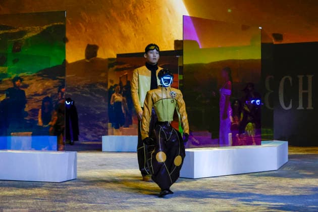 Humanoid robots take over the runway at Seoul s new enter-tech venue in South Korea Humanoid robots and models perform on the runway during a robot fashion show at Galaxy Robot Park in Seoul, South Korea, on May 28, 2026. Galaxy Corporation, the entertainment firm behind K-pop stars including G-Dragon and Taemin, opened the park on May 15 as what it describes as the world s first robot-themed entertainment venue, where humanoid robots perform choreographed concerts, drawing demonstrations and fashion shows as part of its enter-tech concept blending robotics with K-pop culture. Seoul South Korea  Copyright: xMatrixxImages JungxUi-Chelx