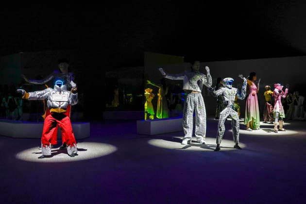 Humanoid robots take over the runway at Seoul s new enter-tech venue in South Korea Humanoid robots and models perform on the runway during a robot fashion show at Galaxy Robot Park in Seoul, South Korea, on May 28, 2026. Galaxy Corporation, the entertainment firm behind K-pop stars including G-Dragon and Taemin, opened the park on May 15 as what it describes as the world s first robot-themed entertainment venue, where humanoid robots perform choreographed concerts, drawing demonstrations and fashion shows as part of its enter-tech concept blending robotics with K-pop culture. Seoul South Korea  Copyright: xMatrixxImages JungxUi-Chelx