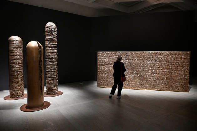 May 28, 2026, Milan, Italy: A visitor views artworks featured in the retrospective exhibition Arnaldo Pomodoro. Una vita (Arnaldo Pomodoro. A Life) during a preview at the Gallerie d Italia museum, MIlan, Italy, 28 May 2026. The exhibition retraces the career of the Italian sculptor and goldsmith from his early days in the mid-1950s to his most recent experiments in the 2000s. ANSA DANIEL DAL ZENNARO. Milan Italy  - ZUMAa110 20260528_zaf_a110_002 Copyright: xDanielxDalxZennarox