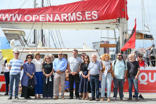 Óscar Camps and social representatives explain in Gran Canaria the details of the journey of the Open Arms boat to Cuba Representatives pose next to the Open Arms boat with humanitarian aid that will depart to Cuba, on May 28th, 2026, in Gran Canaria Canary Islands, Spain The meeting has the participation of the founder of Open Arms together with members of the Cabildo of Gran Canaria, the Red de Solidaridad Canario Cubana and the trade union CCOO with the aim of coordinating the transfer of essential food and medical supplies destined to alleviate the social situation of the civilian population on the Caribbean island 28 MAY 2026 Europa Press Canarias 28 05 2026 Gran Canaria Canarias Gran Canaria Canaria Gran Canaria Canarias Spain  Copyright: xEuropaxPressxCanariasx 7556358