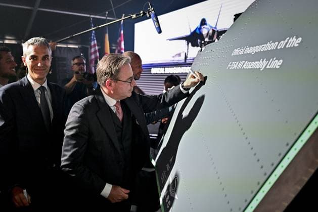 Prime Minister Bart De Wever signs a wing of the F35 during the official opening of the new production line dedicated to the F-35 program of aerospace company Sonaca, on Thursday 28 May 2026 in Sonacas site in Gosselies, Charleroi.  DIRKxWAEM 175257949