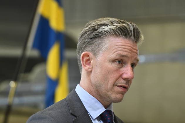 UPPSALA, SVERIGE 20260528 Försvarsminister Pal Jonson (M) pa plats da Sveriges statsminister Ulf Kristersson och Ukrainas president Volodymyr Zelenskyj möts om flygsamarbete pa Upplands flygflottilj F16 i Uppsala. UPPSALA SVERIGE x10430x *** UPPSALA, SWEDEN 20260528 Minister of Defense Pal Jonson M in place when Swedish Prime Minister Ulf Kristersson and Ukrainian President Volodymyr Zelenskyj meet on aviation cooperation at Upplands Air Force F16 in Uppsala UPPSALA SWEDEN x10430x  Copyright: xChristinexOlsson TTx KRISTERSSON OCH ZELENSKYJ PA UPPLANDS FLYGFLOTTILJ kis_RoIeFaM