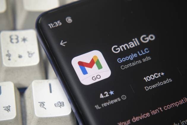 Dhaka, Bangladesch 26. Dezember 2025: Der Eintrag im Gmail App Store auf dem iPhone hebt E Mail Kommunikation und Produktivität hervor Dhaka, Bangladesh 26 Dec 2025:Gmail App Store listing on iPhone highlights email communication and productivity Copyright: imageBROKER Md.MamunxMiah ibliqx17841410.jpg