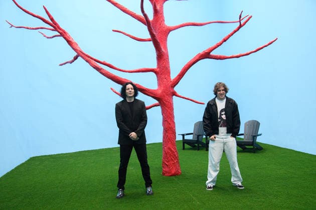 Jack White: These Thoughts May Disappear Exhibition Photocall at Newport Street Gallery, London American artist Jack White and Curator Connor Hirst pose with White s artwork The Red Tree at a photocall for Jack White: These Thoughts May Disappear Exhibition at Newport Street Gallery, London, England, UK on Thursday 28 May, 2026. The exhibition runs from Friday 29th May 2026 to Sunday 13th September 2026, Credit:Justin Ng Avalon UK, England, London, Newport Street Gallery  Copyright: xJustinxNgx xAvalonx 1106235755