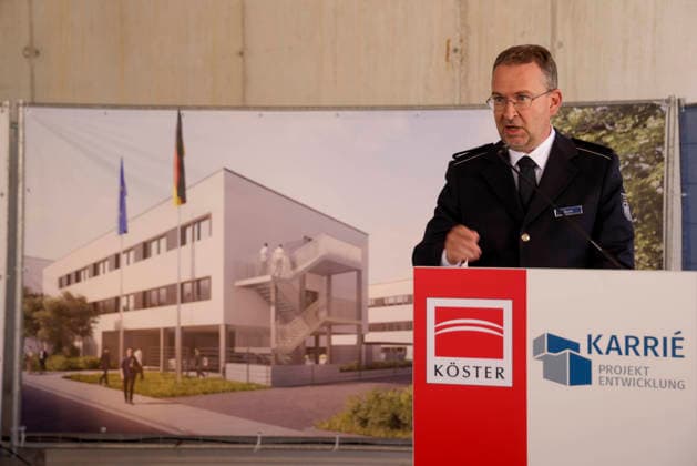 Richtfest des Neubau Zollamt Mainz und Finanzkontrolle Schwarzarbeit (FKS) im Mainzer Stadtteil Hechtsheim, Festredner Regierungsdirektor René Borm, Leiter des Hauptzollamts Koblenz 28.05.26 *** Topping-out ceremony for the new Mainz Customs Office and Financial Control of Clandestine Employment FKS in the Mainz district of Hechtsheim, keynote speaker Government Director René Borm, Head of the Main Customs Office in Koblenz 28 05 26