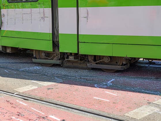 Schwerer Stadtbahnunfall in Hannover Die Stadtbahnen entgleisten nach dem Aufprall, *** Serious light rail accident in Hanover The light rail vehicles derailed after the collision, Copyright: xBerndxGüntherx