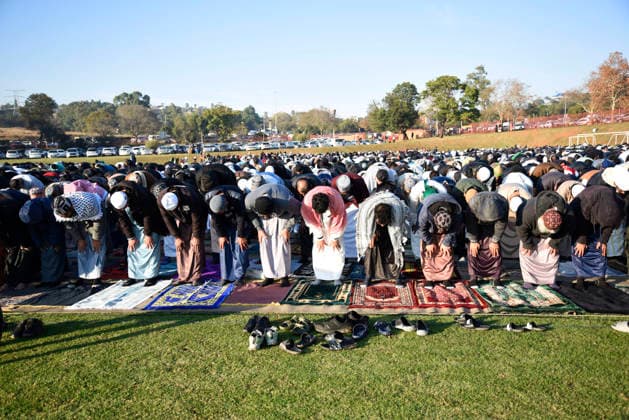 May 28, 2026, Pretoria, Gauteng, South Africa: Thousands of Muslims from Pretoria participated in Eid al-Adha celebrations in Laudium ,on May 28, 2026, in Pretoria,South Africa . The Festival of Sacrifice commemorates Prophet Ibrahim™s unwavering devotion to God, honoring his willingness to sacrifice his son Ismail as an act of obedience. Pretoria South Africa - ZUMAd214 20260528_znp_d214_003 Copyright: xManashxDasx