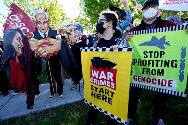 May 28, 2026, Ottawa, On, CAN: Effigies of Canada s Prime Minister Mark Carney and Minister of Foreign Affairs Anita Anand and Israel s Prime Minister Benjamin Netanyahu are held during a protest against CANSEC, the Canadian Association of Defence and Security Industries s annual defence industry trade show, in Ottawa, on Thursday, May 28, 2026. Ottawa CAN  - ZUMAc35_ 20260528_zaf_c35_006 Copyright: xJustinxTangx