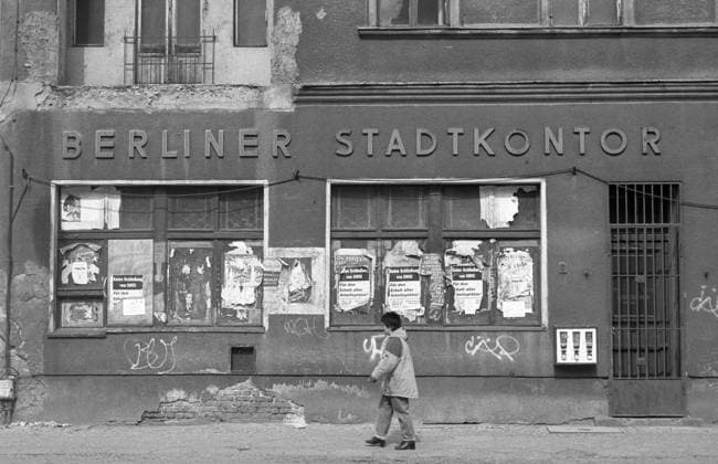 Geschlosses Berliner Stadtkontor in Berlin Oberschöneweide. An den vernagelten Fenstern hängen Plakete der Partei SAW, die sich gegen die Schließung des nahegelegenen Kabelwerks Oberspree (KWO) wenden. The closed Berliner Stadtkontor in Berlin s Oberschöneweide neighborhood. Posters from the SAW party, which opposes the closure of the nearby Oberspree Cable Factory (KWO), hang on the boarded-up windows.*Aufnahmedatum geschätzt Date estimated* Berlin-Oberschöneweide *** Geschlosses Berliner Stadtkontor in Berlin Oberschöneweide Posters from the SAW party, which opposes the closure of the nearby Oberspree Cable Factory KWO , hang on the boarded up windows Aufnahmedatum geschätzt Date estimated Berlin Oberschöneweide IMG1786.tif
