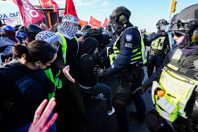 May 28, 2026, Ottawa, On, CAN: Ottawa Police officers push back people protesting against CANSEC, the Canadian Association of Defence and Security Industries s annual defence industry trade show, in Ottawa, on Thursday, May 28, 2026. Ottawa CAN  - ZUMAc35_ 20260528_zaf_c35_007 Copyright: xJustinxTangx