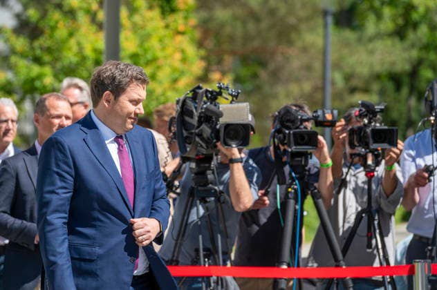 Lars Klingbeil vor dem Treffen der Finanzminister im 6 MS-Format EUR, Deutschland, Berlin, 28.05.2026: Pressestatement und Gespräche in vertrauter Runde des Bundesfinanzminister Lars Klingbeil vor dem Treffen der EU-Finanzminister im 6 MS-Format. Ein Treffen der Finanzminister Deutschlands, Frankreichs, Italiens, der Niederlande, Polens und Spaniens. *** Lars Klingbeil ahead of the meeting of finance ministers in the 6 MS format EUR, Germany, Berlin, 28 05 2026 Press statement and talks in an intimate setting by Federal Minister of Finance Lars Klingbeil ahead of the meeting of EU finance ministers in the 6 MS format A meeting of the finance ministers of Germany, France, Italy, the Netherlands, Poland and Spain