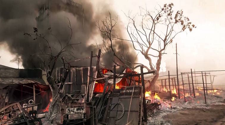 RECORD DATE NOT STATED Smoke and flames billow out as a massive fire engulfs the Rambagh Amritsar, May 28 (ANI): Smoke and flames billow out as a massive fire engulfs the Rambagh, in Amritsar on Thursday. (ANI Video Grab) Amritsar Punjab India Copyright: xANIx ANI_20260528489