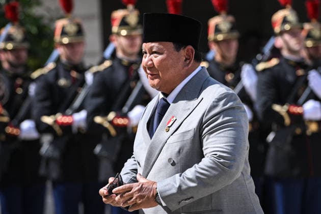 Emmanuel and Brigitte Macron welcome Prabowo Subianto at the Elysee FA President of the Republic of Indonesia Prabowo Subianto arrives to be welcomed by French President Emmanuel Macron and French First Lady Brigitte Macron at the Elysee Palace in Paris on May 28, 2026. Photo by Firas Abdullah ABACAPRESS.COM Paris Ile-de-France France  Copyright: xAbdullahxFiras ABACAx