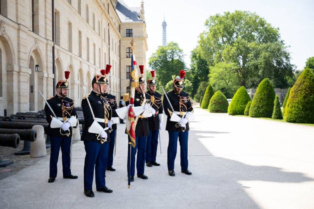 Sebastien Lecornu Receives Prabowo Subianto at The Invalides - Paris This photo is an illustration showing French Republican Guards carrying the flag during the welcoming ceremony for the Indonesia s President by the French Prime Minister in the aisle of the Hôtel des Invalides in Paris on May 28, 2026. Photo by Alexis Jumeau ABACAPRESS.COM Paris France  Copyright: xJumeauxAlexis ABACAx