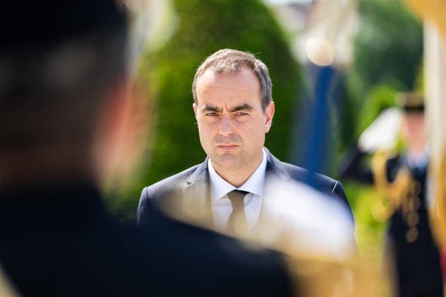 Sebastien Lecornu Receives Prabowo Subianto at The Invalides - Paris French Prime Minister Sebastien Lecornu during the welcoming ceremony for the Indonesia s President Prabowo Subianto by the French Prime Minister in the aisle of the Hôtel des Invalides in Paris on May 28, 2026. Photo by Alexis Jumeau ABACAPRESS.COM Paris France  Copyright: xJumeauxAlexis ABACAx