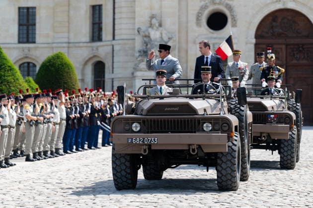 Sebastien Lecornu Receives Prabowo Subianto at The Invalides - Paris French Prime Minister Sebastien Lecornu and Indonesia s President Prabowo Subianto during the welcoming ceremony for the Indonesia s President Prabowo Subianto by the French Prime Minister in the aisle of the Hôtel des Invalides in Paris on May 28, 2026. Photo by Alexis Jumeau ABACAPRESS.COM Paris France  Copyright: xJumeauxAlexis ABACAx