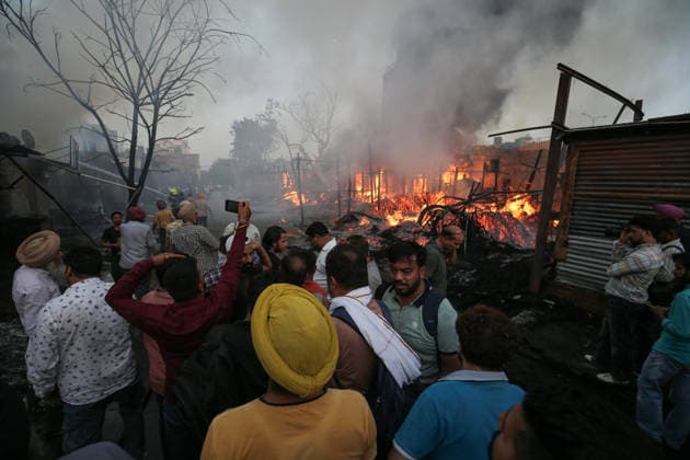 Smoke billows out from the shops as a massive fire engulfs the Rambagh market Amritsar, May 28 (ANI): Smoke billows out from the shops as a massive fire engulfs the Rambagh market, in Amritsar on Thursday. One man died. Amritsar Punjab India Copyright: xANIx ANI_20260528508
