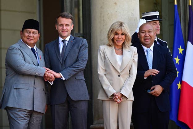 Le président de la République française Emmanuel Macron et sa femme la Première Dame Brigitte Macron accueillent le président indonésien Prabowo Subianto avant une rencontre au palais présidentiel de lÉlysée, à Paris, France, le 28 mai 2026 Christian Liewig Bestimage French President Emmanuel Macron and his wife French First Lady Brigitte Macron welcome Indonesia s President Prabowo Subianto ahead of a meeting at The Elysee Presidential Palace in Paris, France, on May 28, 2026 Paris France  Copyright: xChristianxLiewigx xBestimagexChristianxLiewigx xBestimagex