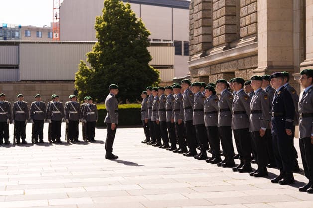 Feierliches Gelöbnis der Bundeswehr vor dem Abgeordnetenhaus von Berlin 28.05.2026, Politik, Berlin, Feierliches Gelöbnis der Bundeswehr vor dem Abgeordnetenhaus von Berlin Ansprache Rekruten. Berlin Abgeordnetenhaus von Berlin Berlin Deutschland *** Ceremonial pledge of the Bundeswehr in front of the Berlin House of Representatives 28 05 2026, Politics, Berlin, Ceremonial pledge of the Bundeswehr in front of the Berlin House of Representatives Speech by recruits Berlin Berlin House of Representatives Berlin Berlin Germany Copyright: xJamesxZabelx