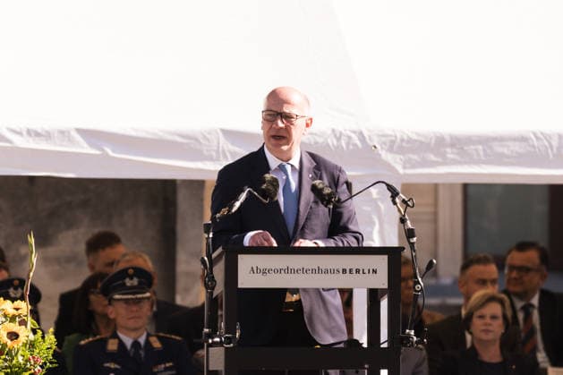 Feierliches Gelöbnis der Bundeswehr vor dem Abgeordnetenhaus von Berlin 28.05.2026, Politik, Berlin, Feierliches Gelöbnis der Bundeswehr vor dem Abgeordnetenhaus von Berlin Rede des Regierenden Bürgermeisters Kai Wegner. Berlin Abgeordnetenhaus von Berlin Berlin Deutschland *** Ceremonial pledge of the Bundeswehr in front of the Berlin House of Representatives 28 05 2026, Politics, Berlin, Ceremonial pledge of the Bundeswehr in front of the Berlin House of Representatives Speech by Governing Mayor Kai Wegner Berlin Berlin House of Representatives Berlin Berlin Germany Copyright: xJamesxZabelx