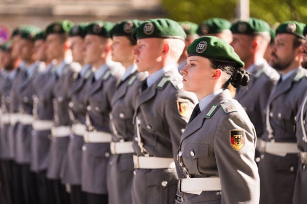 Feierliches Gelöbnis der Bundeswehr vor dem Abgeordnetenhaus von Berlin 28.05.2026, Politik, Berlin, Feierliches Gelöbnis der Bundeswehr vor dem Abgeordnetenhaus von Berlin Soldatin des Wachbataillon Berlin Abgeordnetenhaus von Berlin Berlin Deutschland *** Ceremonial pledge of the Bundeswehr in front of the Berlin House of Representatives 28 05 2026, Politics, Berlin, Ceremonial pledge of the Bundeswehr in front of the Berlin House of Representatives Soldier of the Berlin Guard Battalion Berlin House of Representatives Berlin Berlin Germany Copyright: xJamesxZabelx