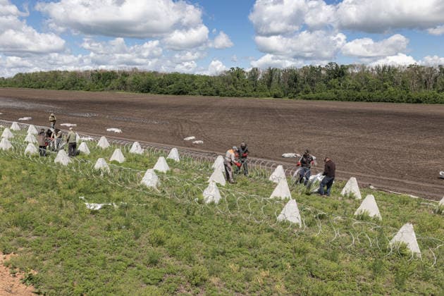 Ukrainian forces construct defensive lines in Donetsk Region DONETSK OBLAST, UKRAINE - MAY 28: Soldiers of the 23rd Engineer and Reconnaissance Regiment construct defensive fortifications in Donetsk Oblast, Ukraine, on May 28, 2026. Diego Herrera Carcedo Anadolu Donets ka Oblast Ukraine. Editorial use only. Please get in touch for any other usage.  Copyright: x2026xAnadoluxDiegoxHerreraxCarcedox