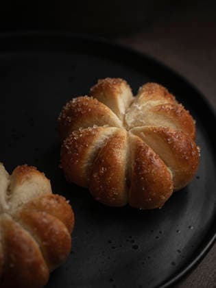 Home baked pumpkin shaped sweet buns on a plate Home baked pumpkin shaped sweet buns on a plate Copyright: xJuliaxThomasx JT011225-6
