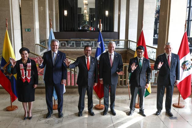 Countries aligned with the Shield of the Americas sign a joint SANTIAGO, CHILE - MAY 28: Chilean President Jose Antonio Kast, center, poses for a group photo with, from left to right, Ecuadorian Foreign Minister Gabriela Sommerfeld; Argentine Foreign Minister Pablo Quirno; Chilean Foreign Minister Francisco Pérez Mackenna; and Bolivian Foreign Minister Fernando Hugo Aramayo. and the Minister of Foreign Affairs of Peru, Carlos Pareja, during a regional meeting against organized crime in Santiago, Chile, on May 28, 2026. Five Latin American nations, ideologically aligned with the Shield of the Americas summit organized by Donald Trump, signed the Santiago Regional Commitment to develop a joint action plan to combat organized crime. Luca  Copyright: x2026xAnadoluxLucasxAguayoxAraosx