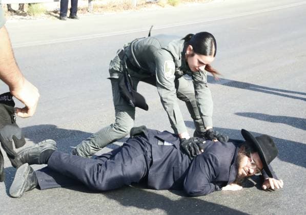 Haredi Jews protest military conscription in Bnei Brak TEL AVIV, ISRAEL - MAY 28: Ultra-Orthodox Jews (Haredim) block a main road and disrupt traffic during a protest against military conscription notices sent to yeshiva students in the Bnei Brak area near Tel Aviv, Israel, on May 28, 2026. Israeli police intervene as demonstrators protest the lack of a legal arrangement exempting Torah school students from mandatory military service. Gideon Markowicz Anadolu Tel Aviv Israel. Editorial use only. Please get in touch for any other usage.  Copyright: x2026xAnadoluxGideonxMarkowiczx