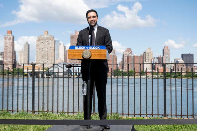 May 28, 2026, Queens, New York, United States: New York City Mayor ZOHRAN MAMDANI (D) speaking at a press conference about housing in Whitey Ford Field in Queens, New York. Queens United States - ZUMAb161 20260528_aap_b161_006 Copyright: xMichaelxBrochsteinx