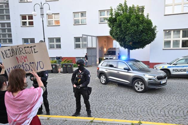 The situation in front of the District Court in Pardubice, where a custody hearing is underway with a man accused of intentionally setting fire to the LPP Holding hall, 28 May 2026, Pardubice, Czech Republic. Several supporters, including girls, came to support the detainee in front of the court building with Palestinian scarves and banners. Criminal investigators are accusing him of the crime of a terrorist attack and participation in a terrorist group. According to earlier reports, police have detained ten people in connection with this case. A fire broke out on March 20 in the production hall of the LPP Holding arms factory in Pardubice. The Earthquake Faction alleged anti-Israel group claimed responsibility for the fire. The group state  CTKPhotoP2026052809206