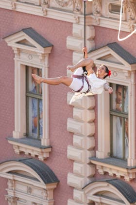 Tightrope walk above the square As part of the Cest is the best street festival, girl Antonia Gasparov walked on a tightrope above Ban Jelacic Square in Zagreb on May 28, 2026 in Croatia.  EmicaxElvedjix PIXSELL