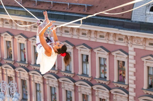 Tightrope walk above the square As part of the Cest is the best street festival, girl Antonia Gasparov walked on a tightrope above Ban Jelacic Square in Zagreb on May 28, 2026 in Croatia.  EmicaxElvedjix PIXSELL