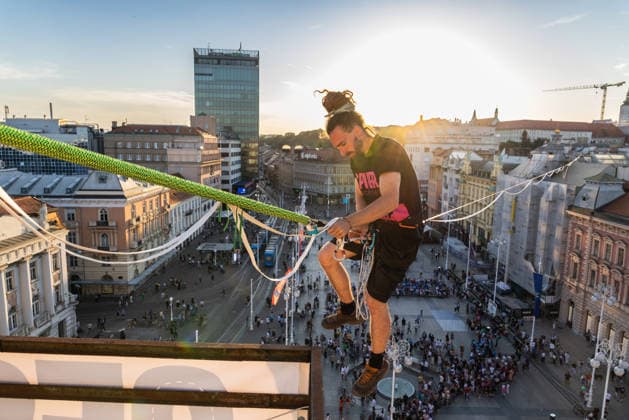 Tightrope walk above the square As part of the Cest is the best street festival, girl Antonia Gasparov walked on a tightrope above Ban Jelacic Square in Zagreb on May 28, 2026 in Croatia.  EmicaxElvedjix PIXSELL