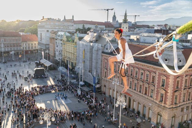 Tightrope walk above the square As part of the Cest is the best street festival, girl Antonia Gasparov walked on a tightrope above Ban Jelacic Square in Zagreb on May 28, 2026 in Croatia.  EmicaxElvedjix PIXSELL