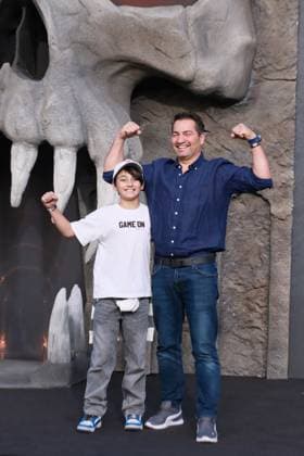 28.05.2026, Buelent Sharif mit Sohn Timucin-Khan zur Deutschlandpremiere von Masters of the Universe, Uber Platz, Berlin, Berlin Berlin *** 28 05 2026, Buelent Sharif with son Timucin Khan at the German premiere of Masters of the Universe, Uber Platz, Berlin, Berlin Berlin
