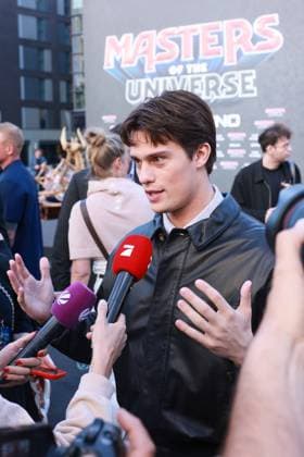 28.05.2026, Nicholas Galitzine zur Deutschlandpremiere von Masters of the Universe, Uber Platz, Berlin, Berlin Berlin *** 28 05 2026, Nicholas Galitzine for the German premiere of Masters of the Universe, Uber Platz, Berlin, Berlin Berlin