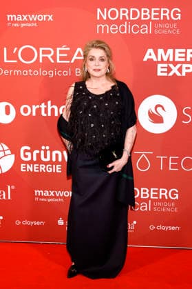 Schauspielerin Catherine Deneuve auf der Spendengala der Umbrella-Stiftung von Dr. Afschin Fatemi im Hyatt Regency Düsseldorf. Düsseldorf, 28.05.2026 NRW Deutschland *** Actress Catherine Deneuve at the fundraising gala of Dr. Afshin Fatemis Umbrella Foundation at the Hyatt Regency Düsseldorf Düsseldorf, 28 05 2026 NRW Germany Copyright: xChristophxHardtx
