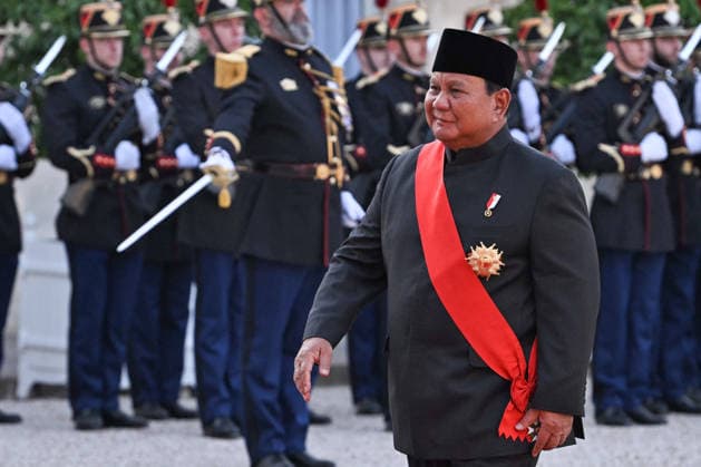 Emmanuel and Brigitte Macron welcome Prabowo Subianto for a state dinner at the Elysee FA President of the Republic of Indonesia Prabowo Subianto arrives to be welcomed by French President Emmanuel Macron and French First Lady Brigitte Macron for a state dinner as part of Indonesia s President s visit at The Elysee Presidential Palace in Paris on May 28, 2026. Photo by Firas Abdullah ABACAPRESS.COM Paris Ile-de-France France  Copyright: xAbdullahxFiras ABACAx