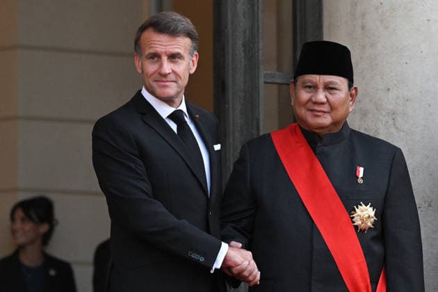 Emmanuel and Brigitte Macron welcome Prabowo Subianto for a state dinner at the Elysee FA French President Emmanuel Macron welcomes President of the Republic of Indonesia Prabowo Subianto for a state dinner as part of Indonesia s President s visit at The Elysee Presidential Palace in Paris on May 28, 2026. Photo by Firas Abdullah ABACAPRESS.COM Paris Ile-de-France France  Copyright: xAbdullahxFiras ABACAx