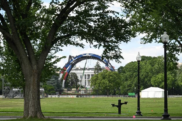 Preparations continue at the White House for UFC marking the 250th anniversary? of US ????? WASHINGTON, D.C. - MAY 28: Preparations are underway for a landmark UFC showcase marking the United States’ 250th founding anniversary, with a large-scale cage and stage infrastructure being installed on the White House South Lawn as part of the celebrations organized by the UFC in Washington, D.C, United States on May 28, 2026. Fatih Aktas Anadolu Washington United States. Editorial use only. Please get in touch for any other usage.  Copyright: x2026xAnadoluxFatihxAktasx