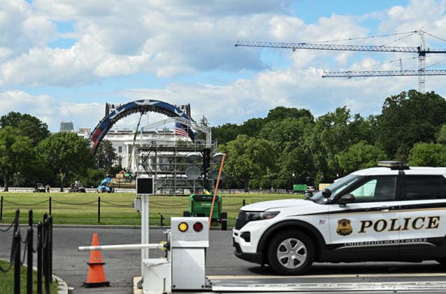 Preparations continue at the White House for UFC marking the 250th anniversary? of US ????? WASHINGTON, D.C. - MAY 28: Preparations are underway for a landmark UFC showcase marking the United States’ 250th founding anniversary, with a large-scale cage and stage infrastructure being installed on the White House South Lawn as part of the celebrations organized by the UFC in Washington, D.C, United States on May 28, 2026. Fatih Aktas Anadolu Washington United States. Editorial use only. Please get in touch for any other usage.  Copyright: x2026xAnadoluxFatihxAktasx
