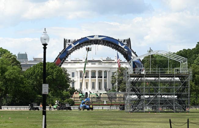 Preparations continue at the White House for UFC marking the 250th anniversary? of US ????? WASHINGTON, D.C. - MAY 28: Preparations are underway for a landmark UFC showcase marking the United States’ 250th founding anniversary, with a large-scale cage and stage infrastructure being installed on the White House South Lawn as part of the celebrations organized by the UFC in Washington, D.C, United States on May 28, 2026. Fatih Aktas Anadolu Washington United States. Editorial use only. Please get in touch for any other usage.  Copyright: x2026xAnadoluxFatihxAktasx