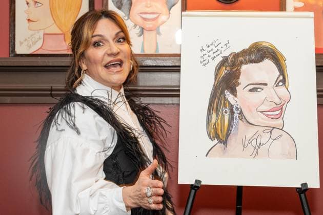 May 28, 2026, Bronx, New York, USA: Shoshana Bean poses as she is honored with a portrait at Sardi s in New York, NY on May 28, 2026. Bronx USA - ZUMAr339 20260528_znp_r339_031 Copyright: xLevxRadinx