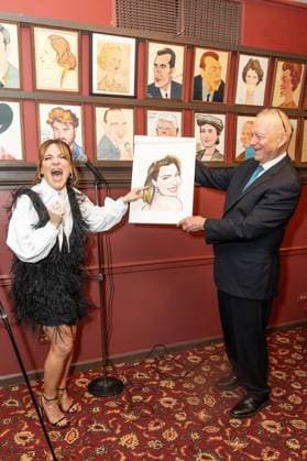 May 28, 2026, Bronx, New York, USA: Shoshana Bean poses with Max Klimavicius as she is honored with a portrait at Sardi s in New York, NY on May 28, 2026. Bronx USA - ZUMAr339 20260528_znp_r339_018 Copyright: xLevxRadinx