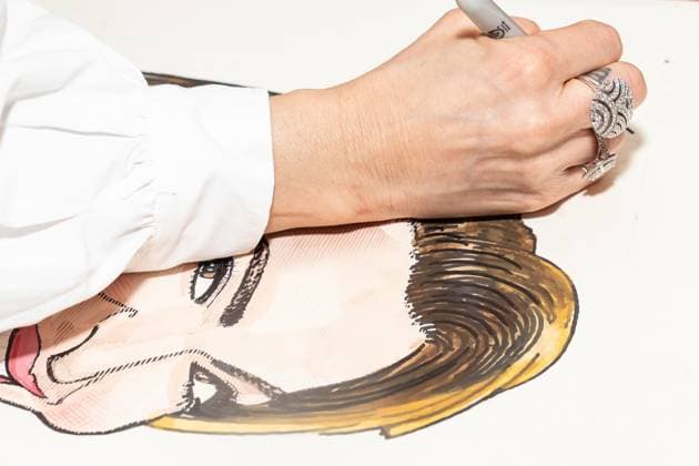 May 28, 2026, Bronx, New York, USA: Shoshana Bean signs caricature of her as she is honored with a portrait at Sardi s in New York, NY on May 28, 2026. Bronx USA - ZUMAr339 20260528_znp_r339_021 Copyright: xLevxRadinx