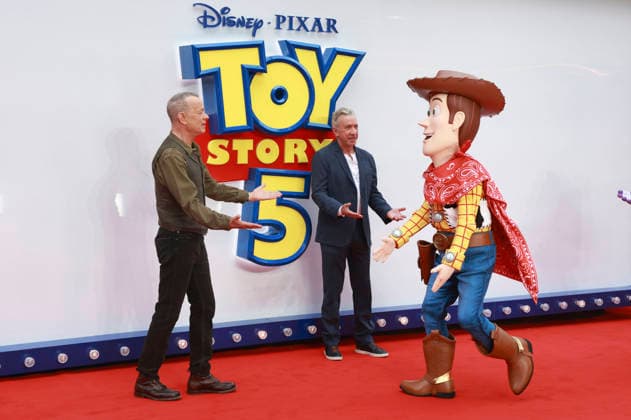Tom Hanks, Tim Allen und Woody beim UK Launch Event des Animationsfilms Toy Story 5 im Odeon Luxe Leicester Square. London, 28.05.2026 *** Tom Hanks, Tim Allen and Woody at the UK launch event for the animated film Toy Story 5 at the Odeon Luxe Leicester Square London, 28 05 2026 Foto:xD.xJonesx xFuturexImagex toy_story_6537